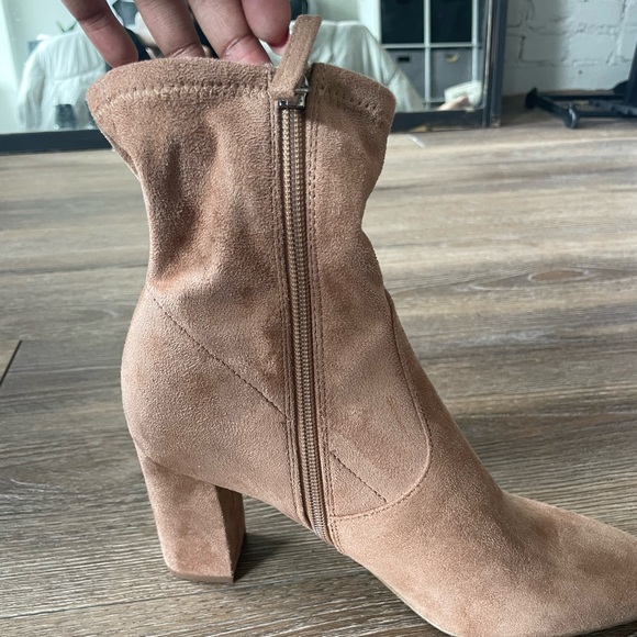 steve madden blush pink vegan suede ankle booties - Picture 3 of 3